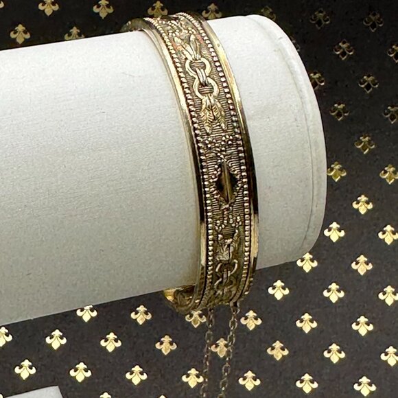 VTG Whiting & Davis 1950s Gold-Tone Hinged Cuff Bracelet - Picture 3 of 15
